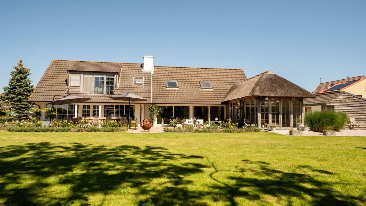 De Haan House | Villa Rosetree with sauna and pool table by Interhome