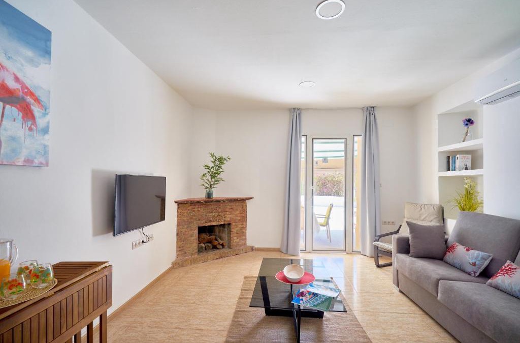 Campos Eliseos Apartment | Villa Rosita Suites en Playa de la Malagueta con terraza
