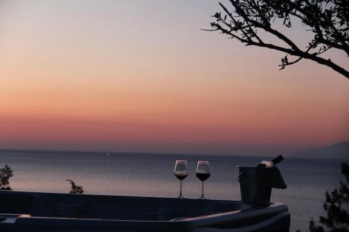 Naxos Villa | Villa Rouvis with outdoor Hot Tub
