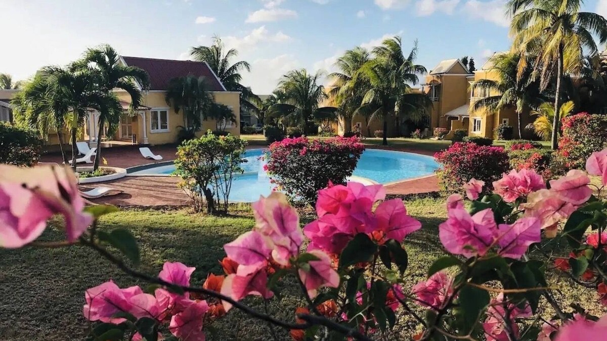 Albion House | Villa Sécurisée dans un jardin calme avec piscine