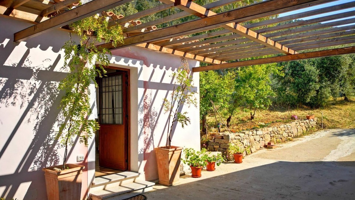Oliena Villa | Villa Sa Pruna with Wi Fi