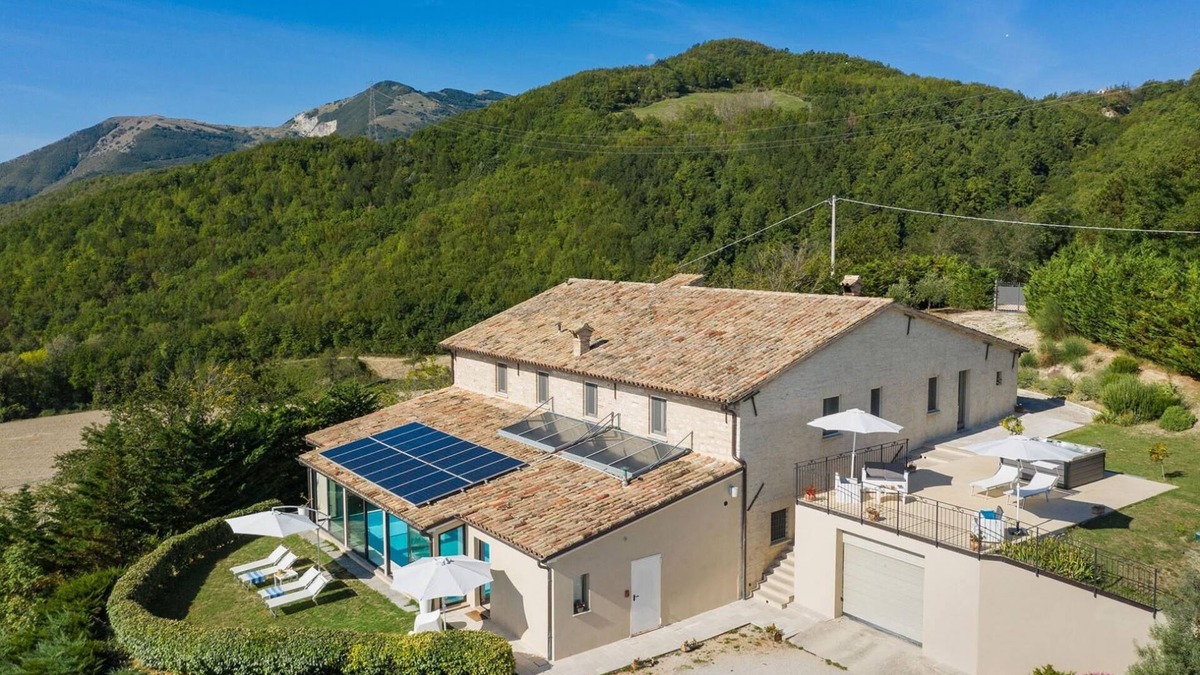 Cagli Villa | Villa Sabrina 12 - Five Bedroom Villa, Sleeps 12