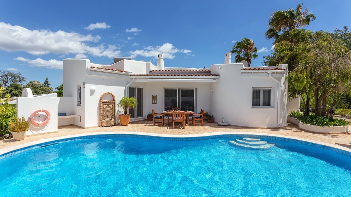 Alcalar Villa | Villa Sagres is a country villa, 3km from the Golf courses and 13km from the beaches
