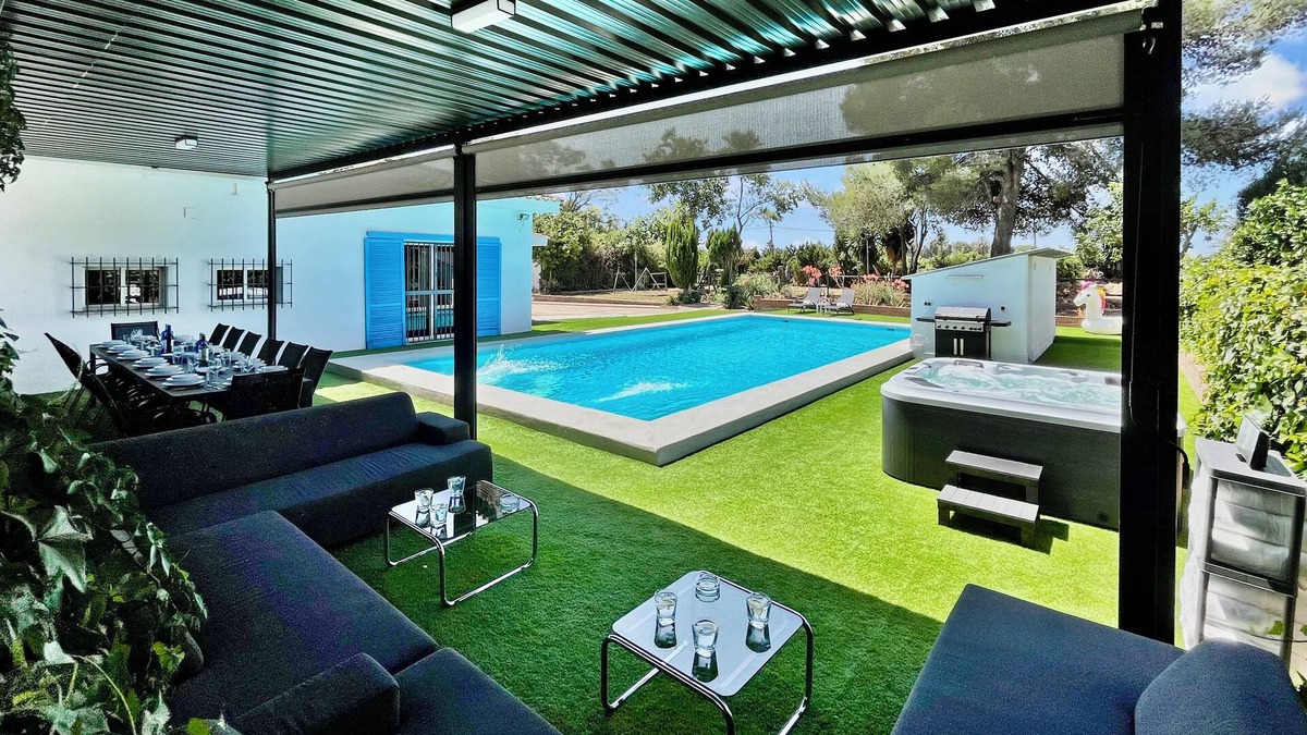 Jerez de la Frontera Villa | Villa San Patricio I Private Pool I Hot Tub I BBQ I PS5 I Aircon Rooms I 3000m2