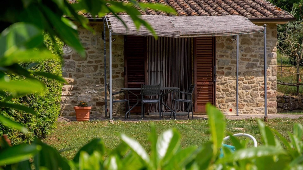 Lisciano Niccone House | Villa San Martino, two houses sharing a fenced pool, Martinino, Martinino