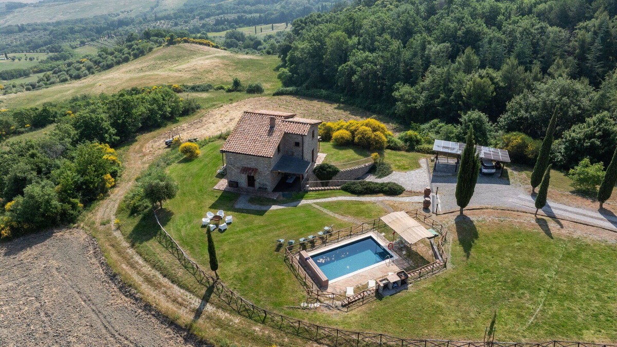 Castiglione d'Orcia Villa | Villa San Michele - Villa with swimming pool in Orcia Valley, Tuscany