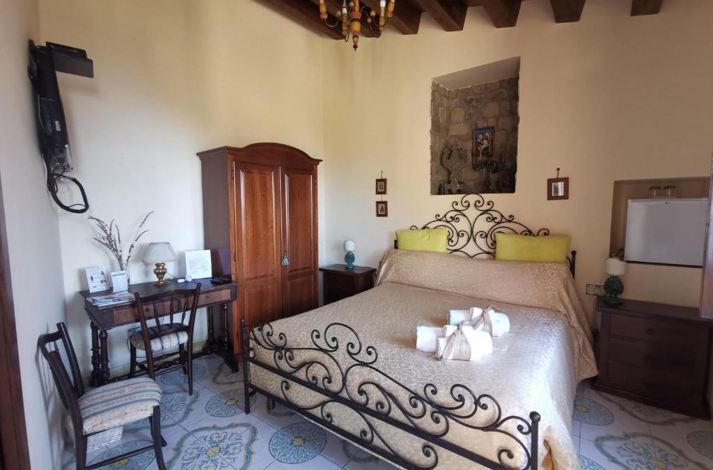Ficarra Villa | Villa San Noto antica residenza di caccia
