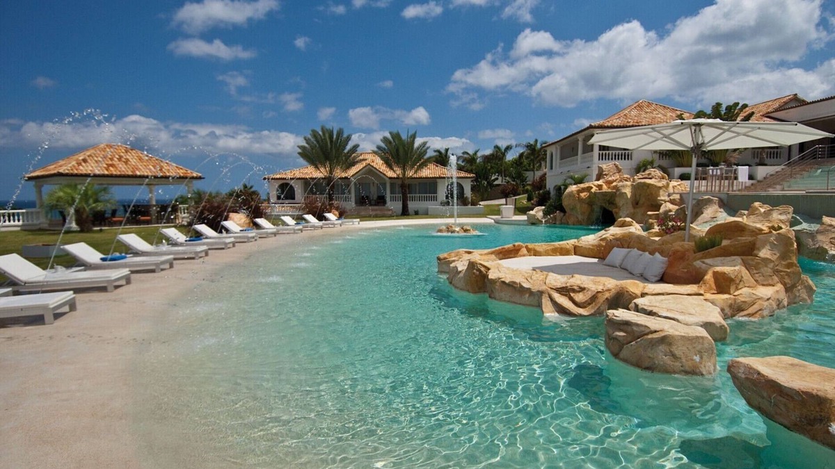 Plum Bay Villa | Villa Sandyline in St Martin - Luxury 7-Bedroom Beach Front Villa on Plum Bay