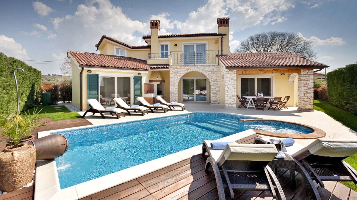 Labinci Villa | Villa Santa Domenica near Poreč with play room, beautiful tavern & garden