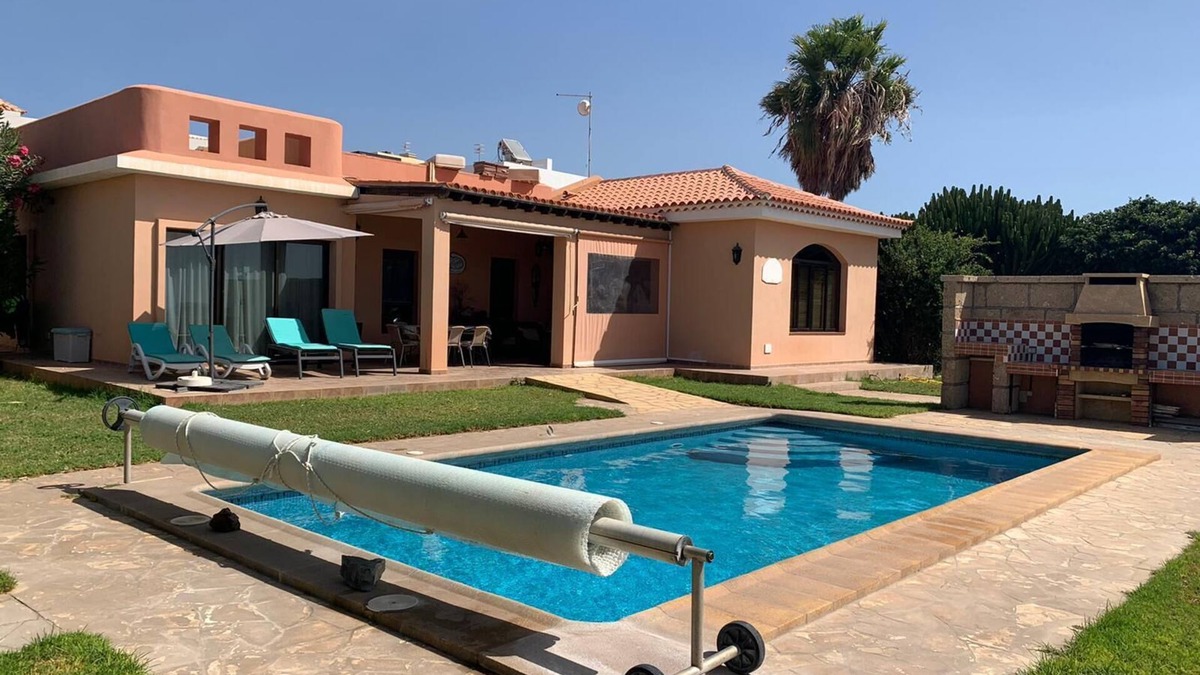 Atogo House | -Villa Savannah- private pool + jacuzzi, tropical garden, great views & tranquillity