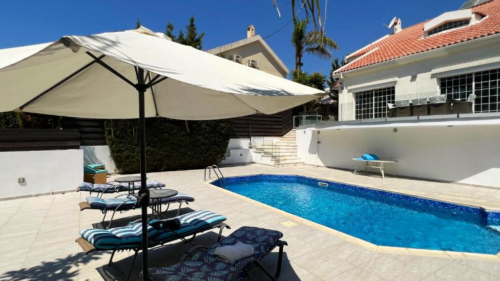 Agios Athanasios Villa | Villa Sawa by Ezoria Villas