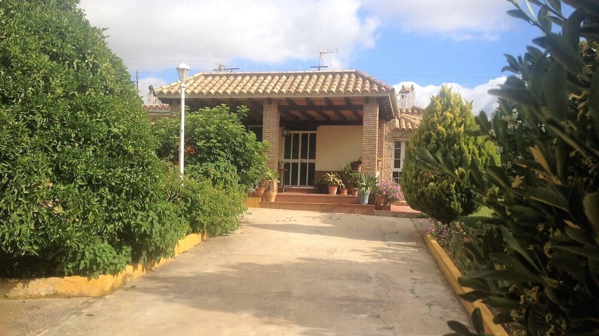 Barbate Ski Chalet | VILLA SEÑORA CARMEN IS A SINGLE-FAMILY INDEPENDENT VILLA ON A SINGLE FLOOR
