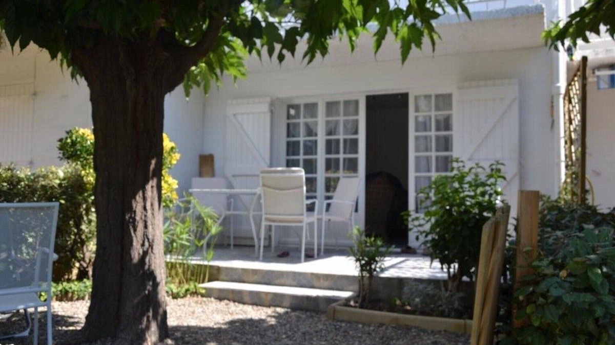 Saint-Pierre-la-Mer Villa | VILLA SEA VIEW BEACH 200 m 3 minutes a pîed downtown private parking wifi fiber