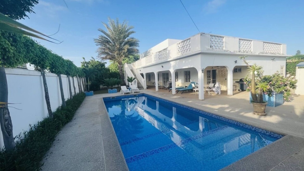 Nianing House | VILLA SEASIDE WITH SWIMMING POOL WIFI AIR CONDITIONING