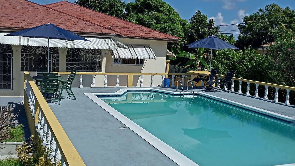 Boscobel Apartment | Villa Serena Studio Flat, close to the beach