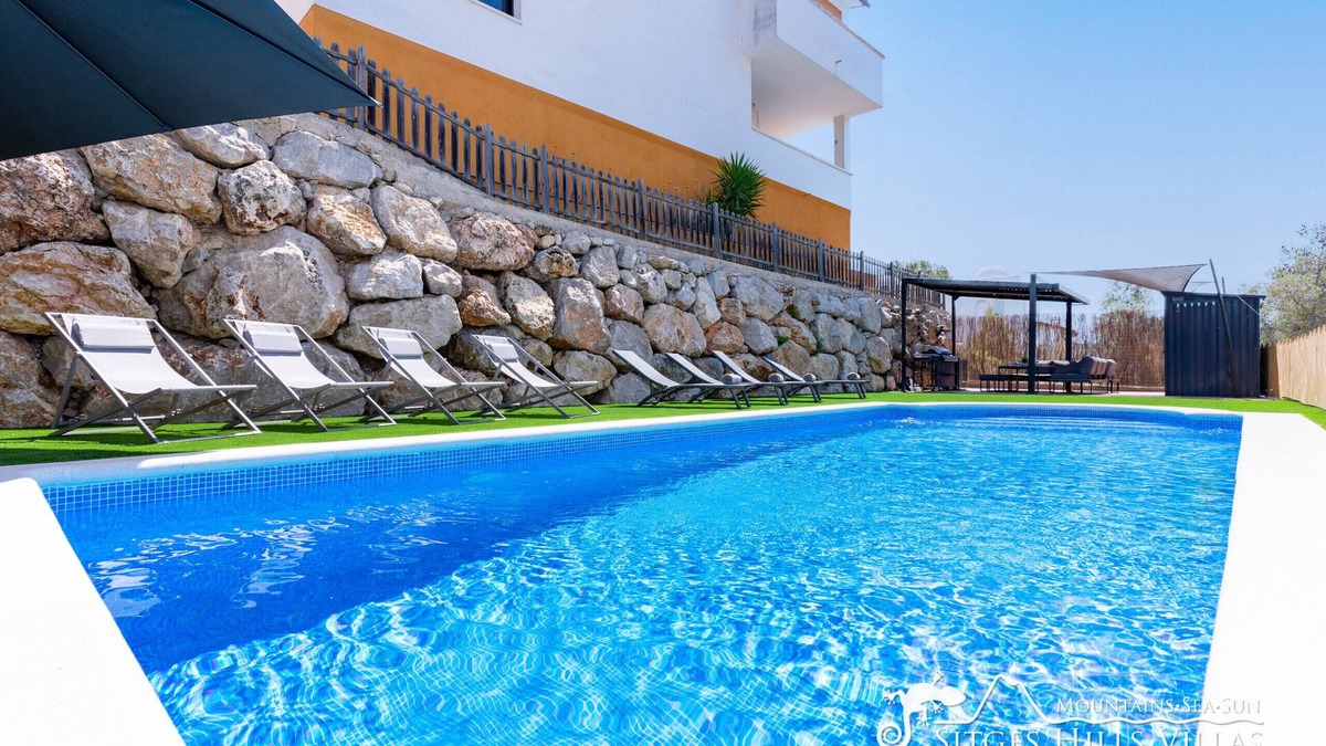 Olivella Villa | Villa Serranita - Stylish Holiday Home with Views and A/C
