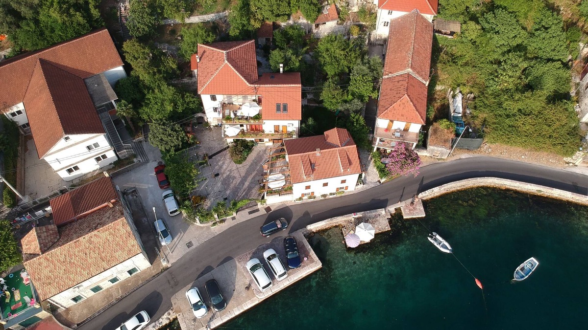 Lepetane Apartment | Villa Serventi, Apartment with Sea View Balcony