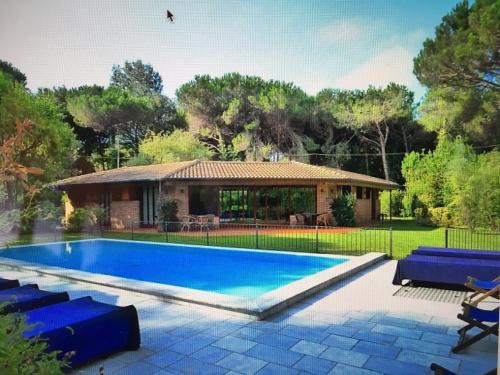 Ronchi Villa | Villa Sibel con piscina in Versilia