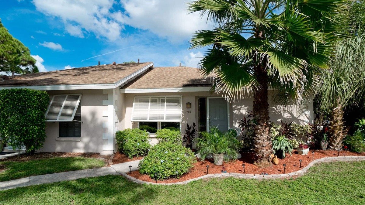 Park East Villa | VILLA SIESTA II - SARASOTA'S BEST KEPT DOWNTOWN SECRET with HEATED POOL!