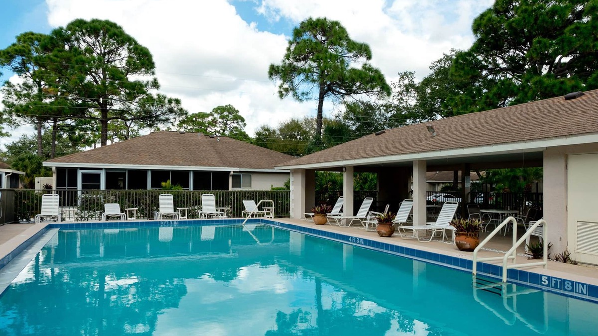 Park East House | Villa Siesta III- your private cottage in Secret Downtown area with Pool-PET OK!