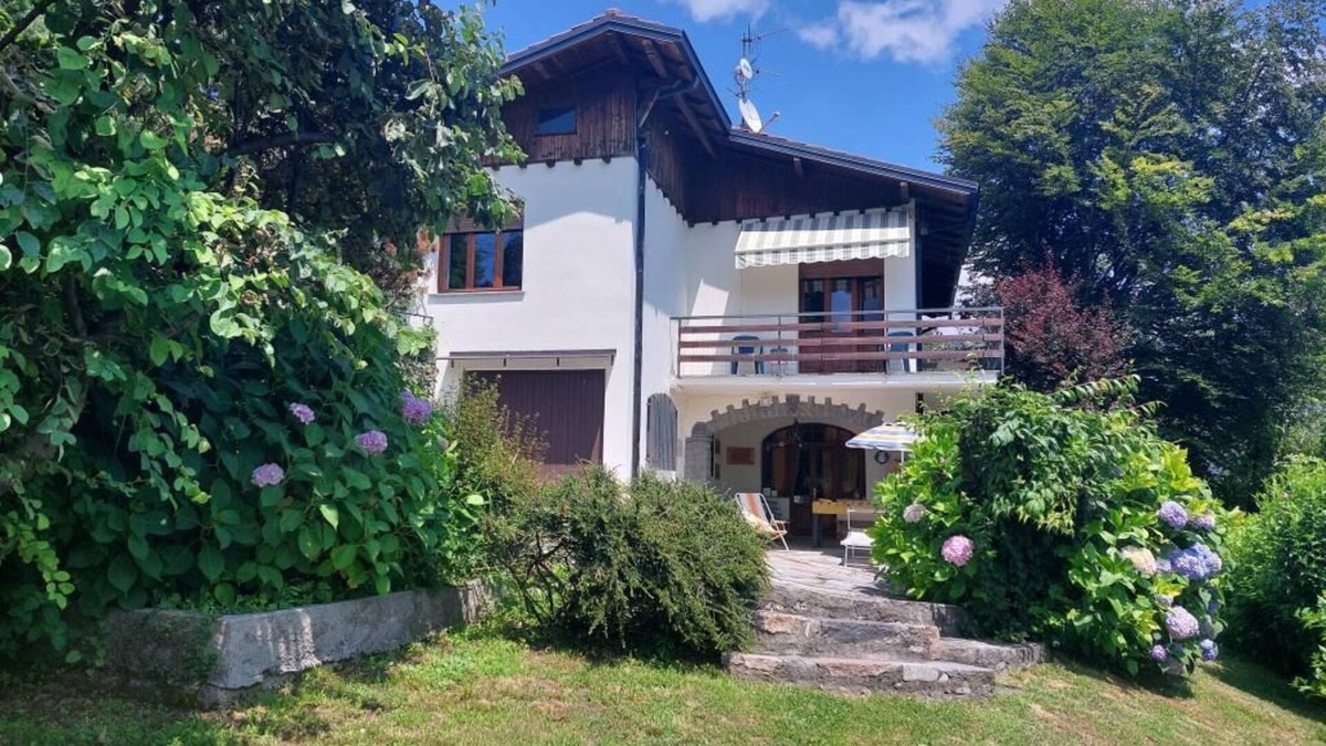 Asso Villa | Villa Singola Immersa nel Verde