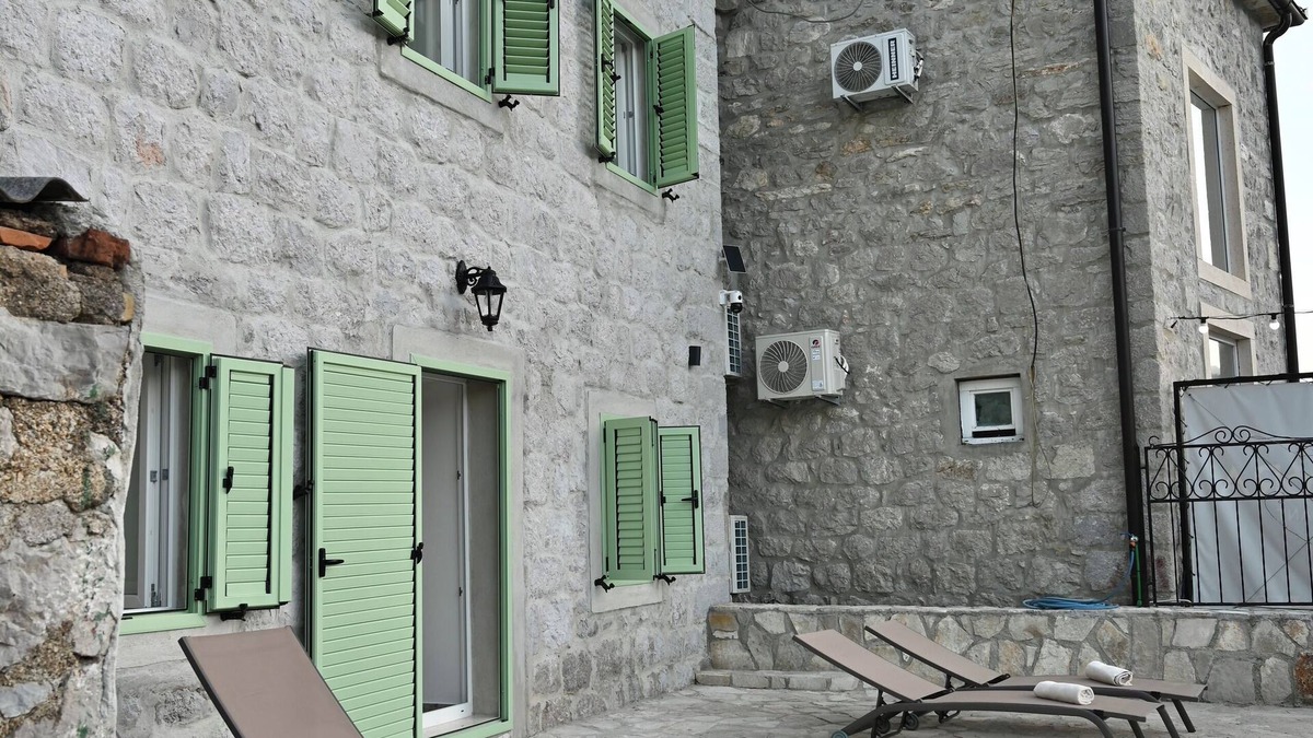 Lepetane Villa | Villa Sirena – Waterfront Escape