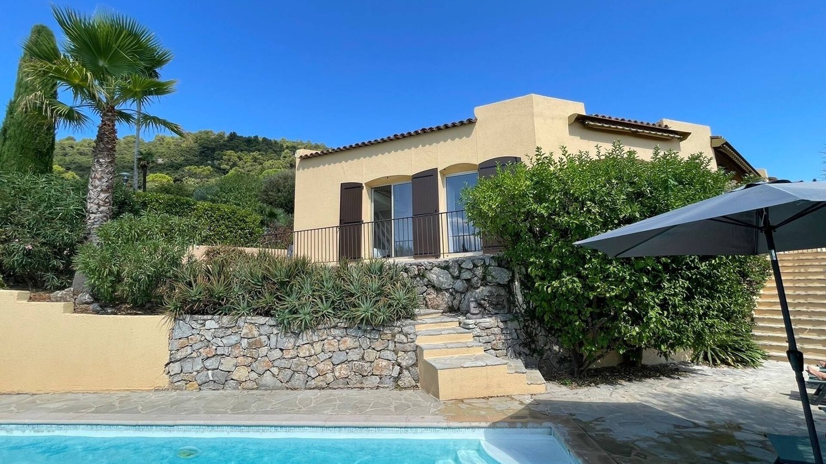 Le Tignet Villa | Villa Sleeps 10, 4 Bedrooms, with Pool and Sea and Mountain View