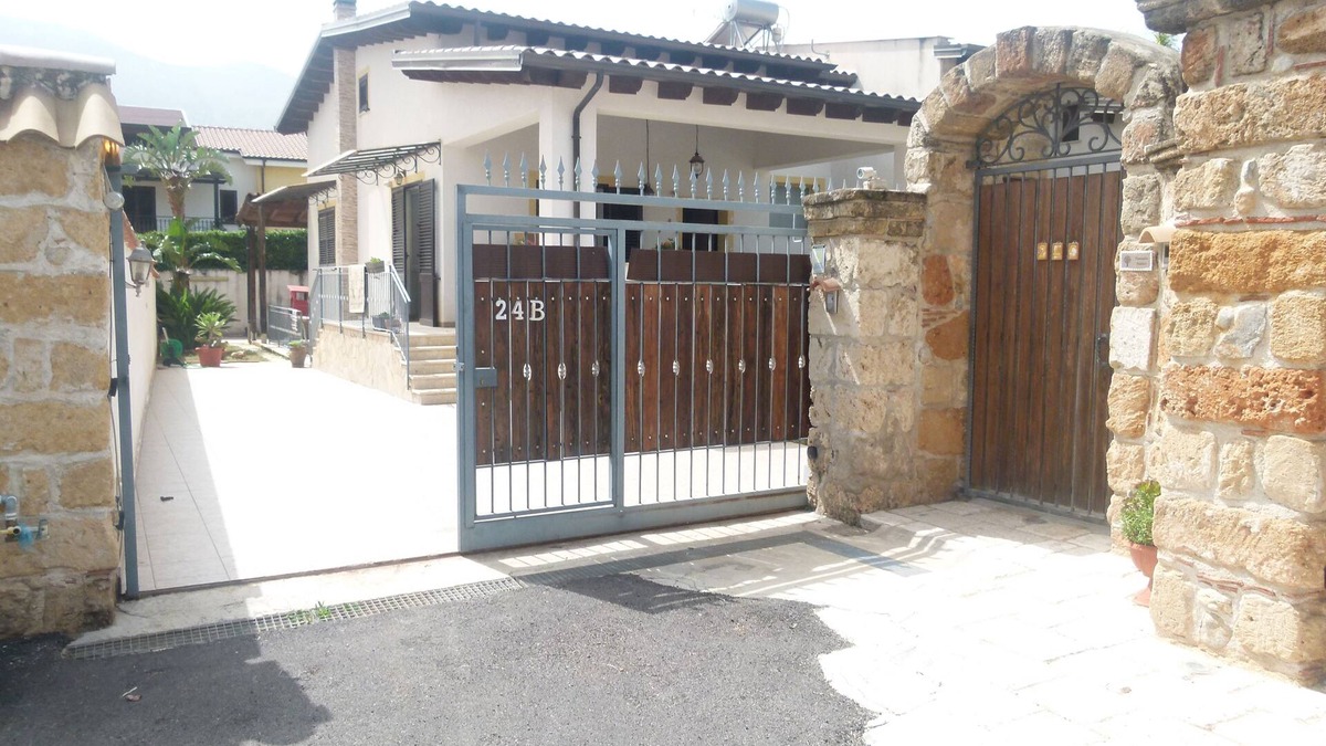 Villa Grazia di Carini Villa | Villa sleeps 6 with hydromassage tub