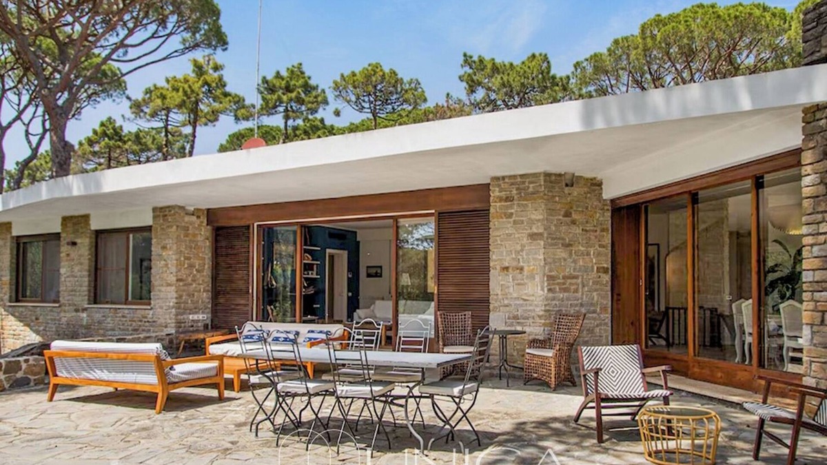 Roccamare Villa | Villa Smeralda, Roccamare Pinewood, just a 5-minute walk from the private beach.