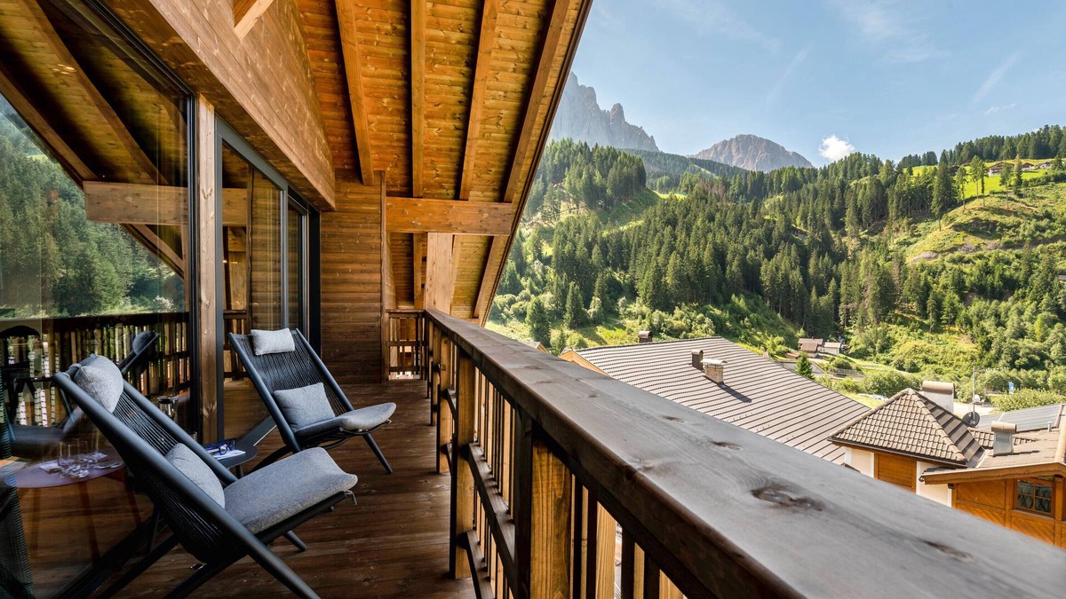 Selva di Val Gardena Apartment | Villa Sofia Apartment 'A' with Mountain View, Balcony and Wi-Fi
