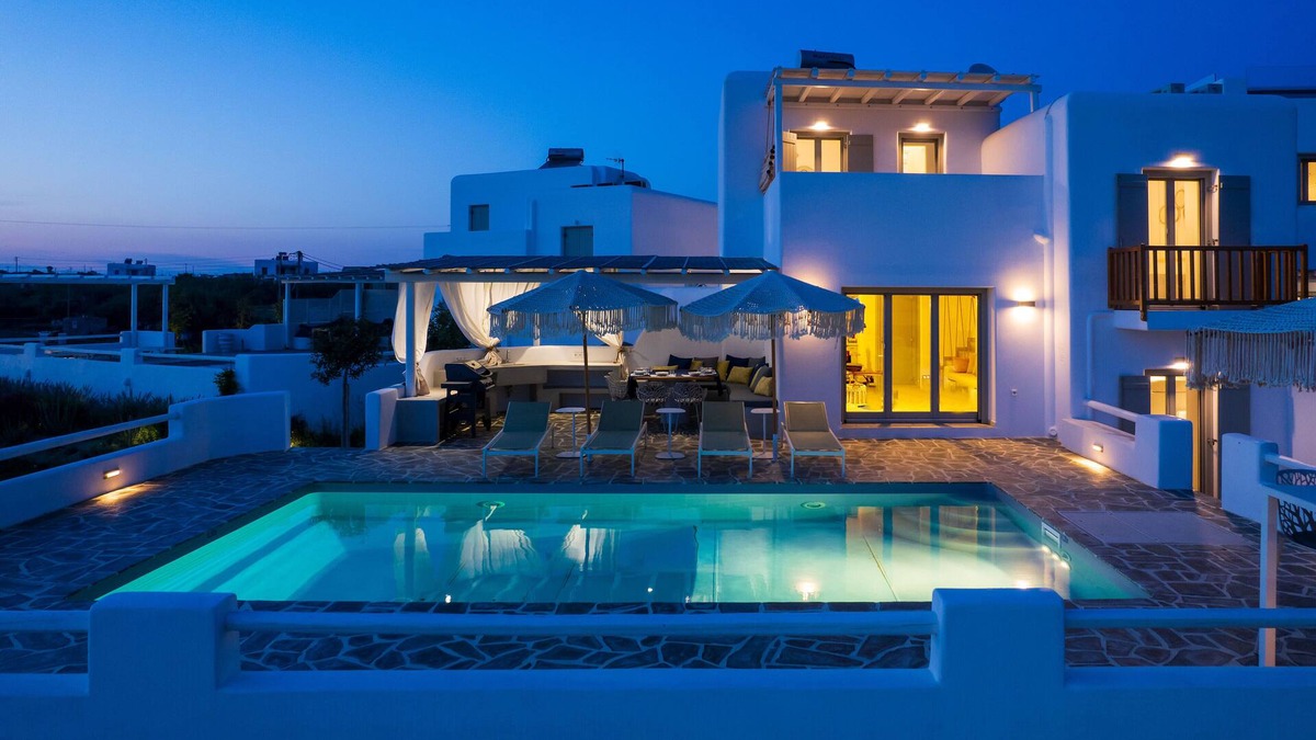 Plaka Villa | Villa Sofia for 7 cycladic inspired villa near Plaka Beach