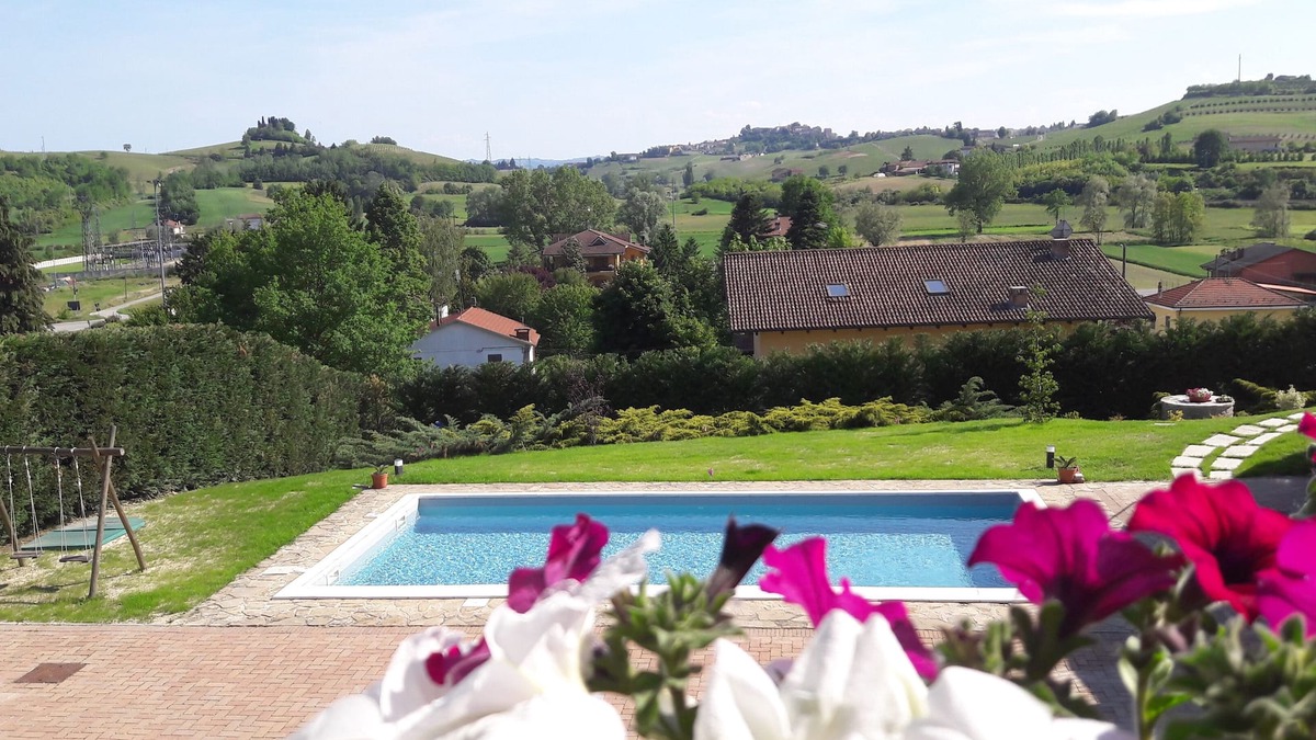 Montaldo Scarampi House | Villa Sofia with swimming pool and Unesco Piedmont garden