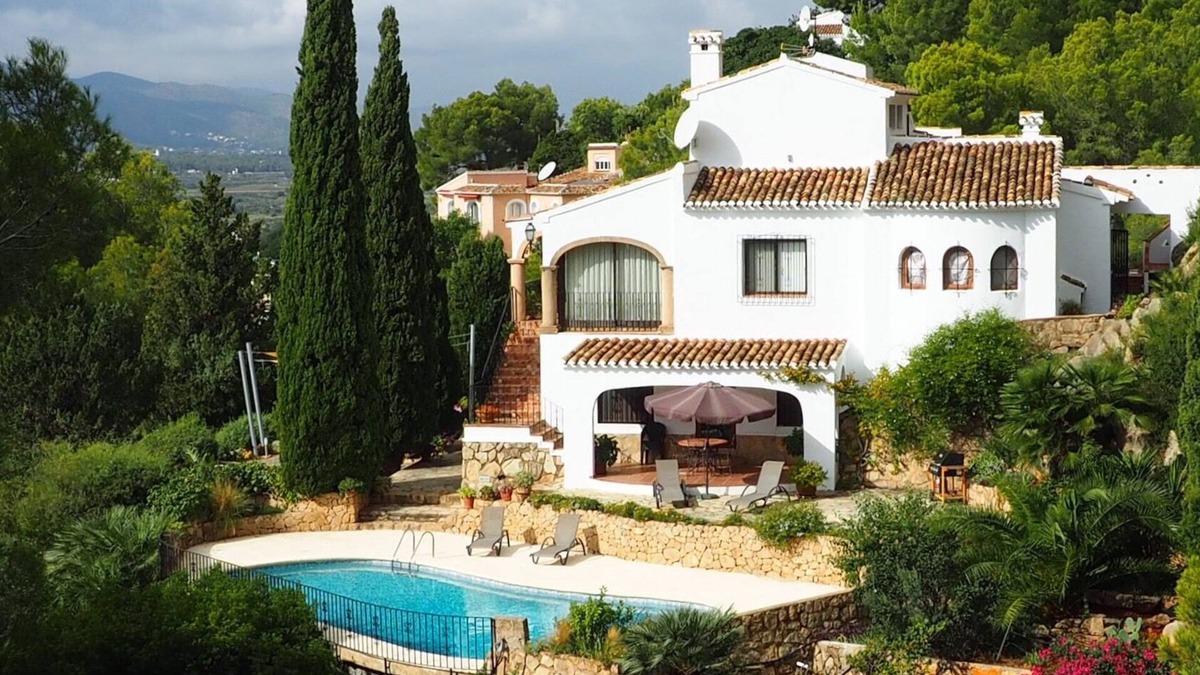 Montgo de Toscamar Villa | Villa Sol y Luna, set in beautiful surroundings with wonderful views, sleeps 4
