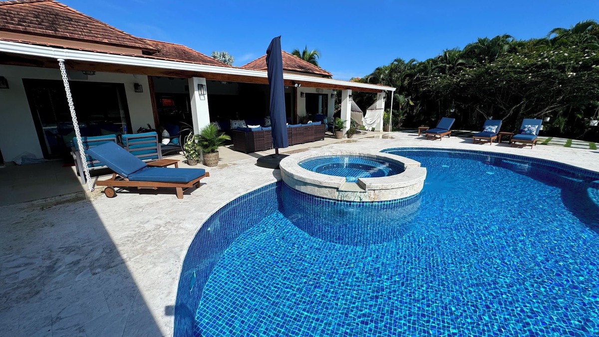 Costa Blanca Villa | Villa Solara 6 -Luxury 6 Bedroom Villa w Pool, Jacuzzi - Golf & Lake View