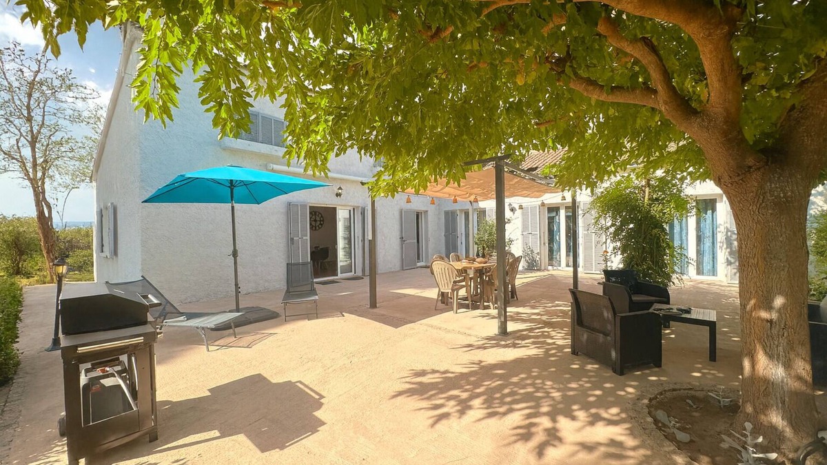 Biguglia Villa | Villa Sole e Mare | Air Conditioning, Wi-Fi, Big garden