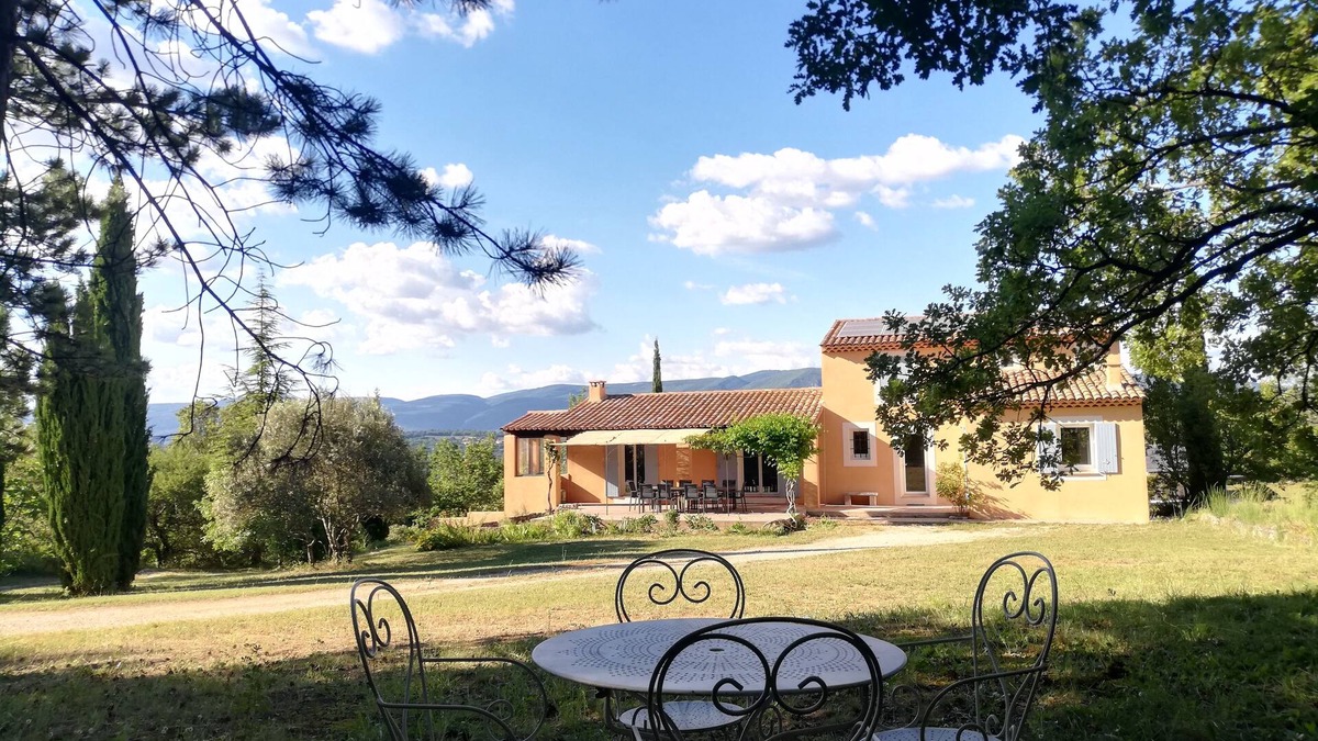 Saignon Villa | Villa Soleyanou detached house, quiet, dominant view in the countryside in Saignon