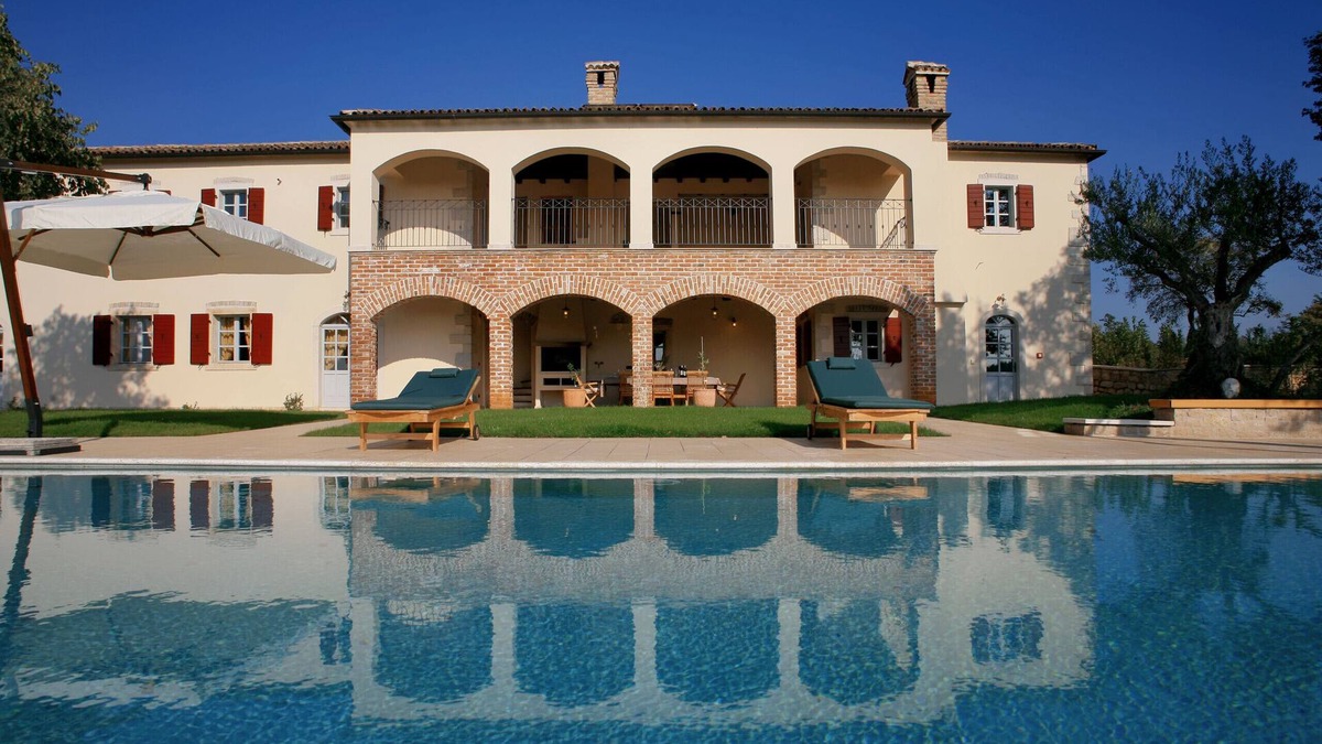Filipini Villa | Villa Sophie for 11 people near Poreč with infinity pool and large garden