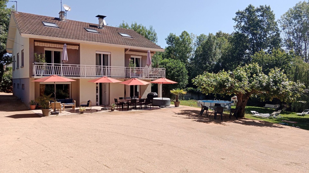 La Chapelle-de-la-Tour Villa | Villa Spacieuse et Charmante