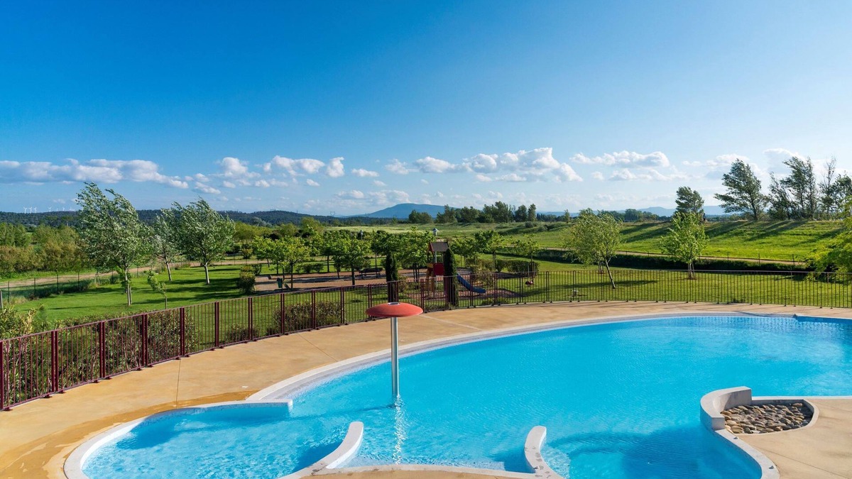 Homps Villa | Villa spacieuse, accès 2 Piscines + Gym