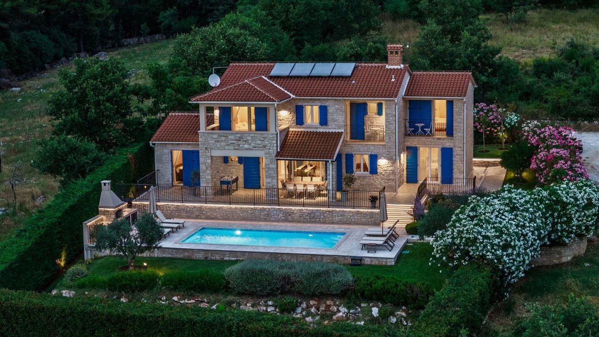 Strpacici Villa | Villa Sterpazzi for 8 people near Poreč with 38 m2 heated pool, sea view & wellness