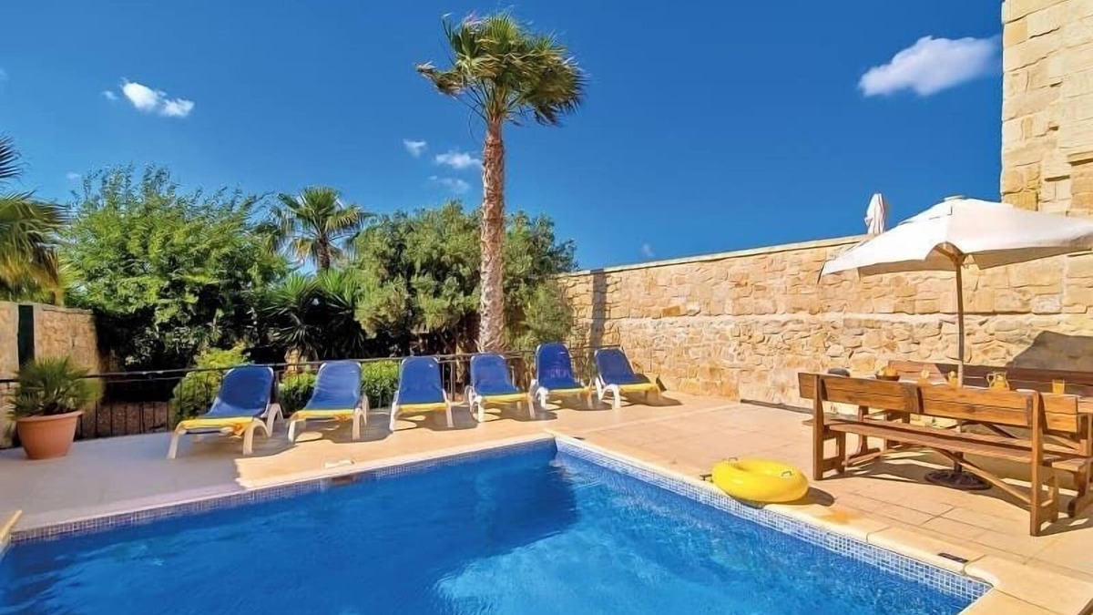 Zejtun Villa | Villa Strawberry - Typical and charming Maltese farmhouse with private pool