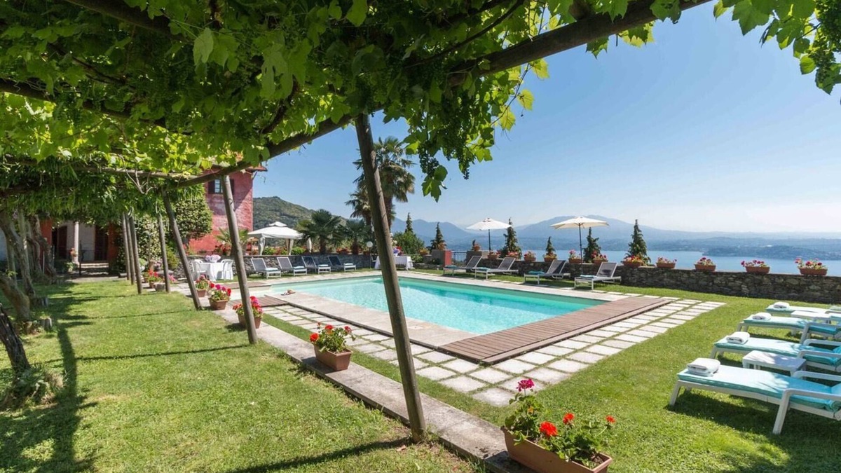 Massino Visconti Apartment | Villa Stresa Giglio - Apartment with shared pool