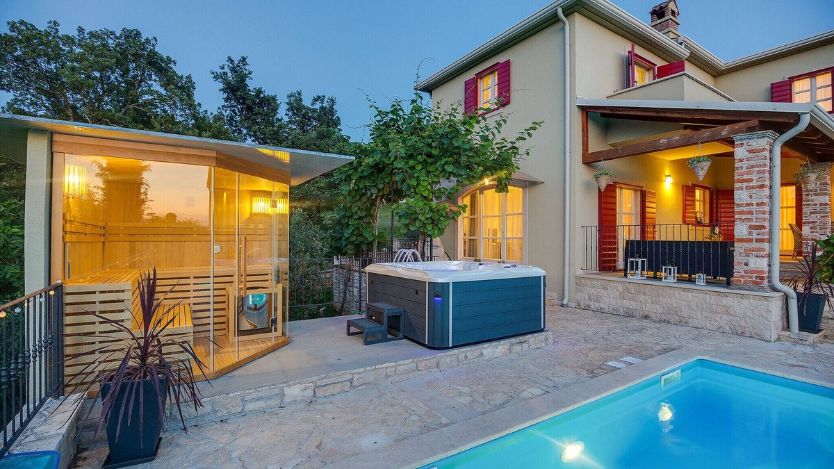 Montizana Villa | Villa Stupenda with private pool and jacuzzi in Porec