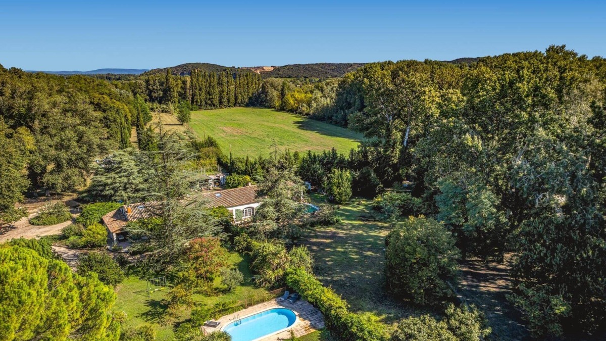 Roquemaure Villa | Villa Sur L'ile by Villa Plus