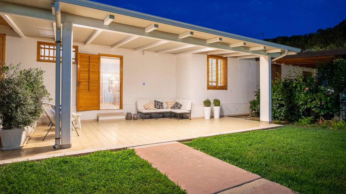 Casuzze House | Villa surrounded by greenery 200mt from the sea, with large outdoor spaces