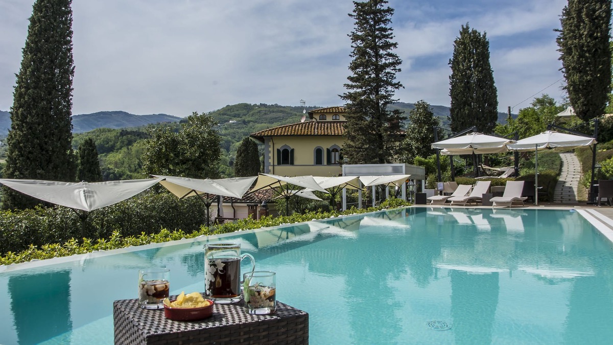 Saturnana Villa | Villa surrounded by greenery with swimming pool, a few kilometers from the center