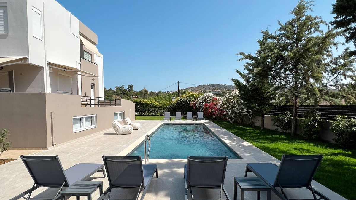 Tsikalaria Villa | Villa Sweven is close to Center of Chania -Airport and Port of Souda and private