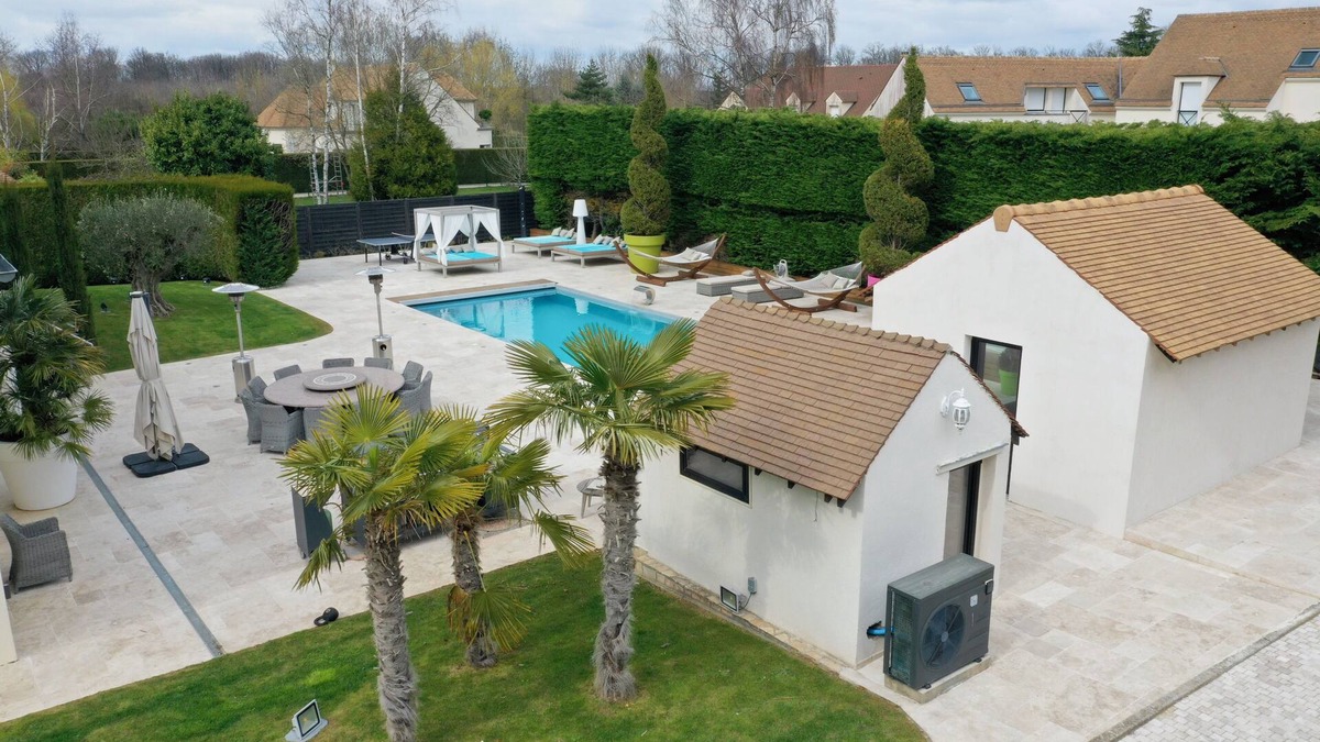 Les Alluets-le-Roi Villa | Villa swimming pool sauna jaccuzzi 20 mns from Paris (porte Maillot)