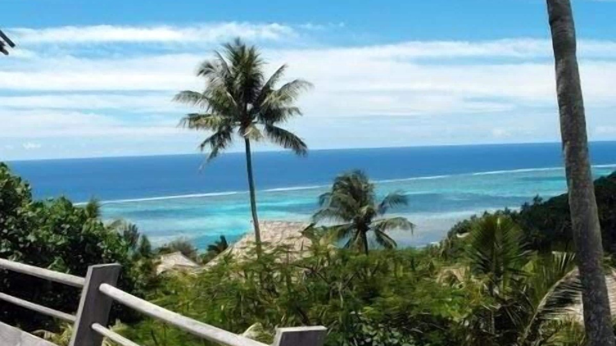 Papeto'ai Villa | VILLA TA'URA. In a gated residence. Spectacular panoramic views. Close to Beach.