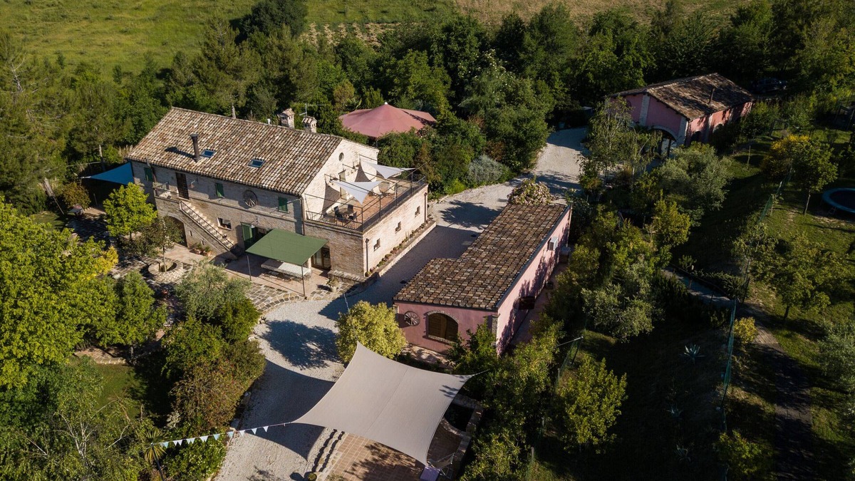 Ponzano di Fermo Villa | Villa 'Tenuta Pomegranade' with Private Pool, Wi-Fi and Air Conditioning